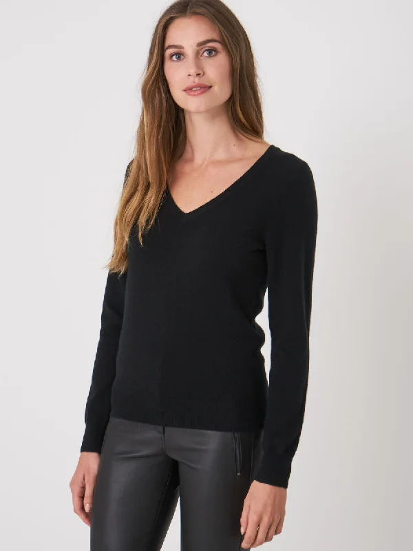 Organic Cashmere V-Neck Sweater Black